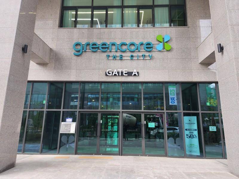 1층 입구 (여러 게이트로 들어오실 수 있습니다.)